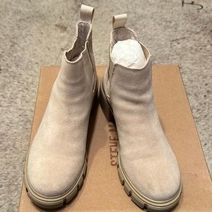 Steve Madden Howler boot.